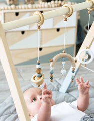 minimalistiniai lavinamojo stovelio žaislai balti | MINIMALIST wooden baby gym toys set white