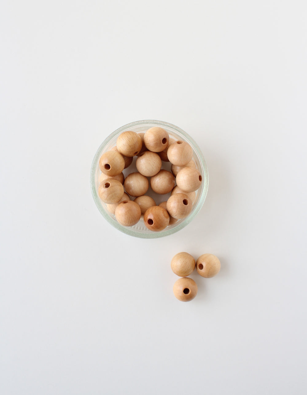 lakuoti mediniai karoliukai rankdarbiams 20 mm