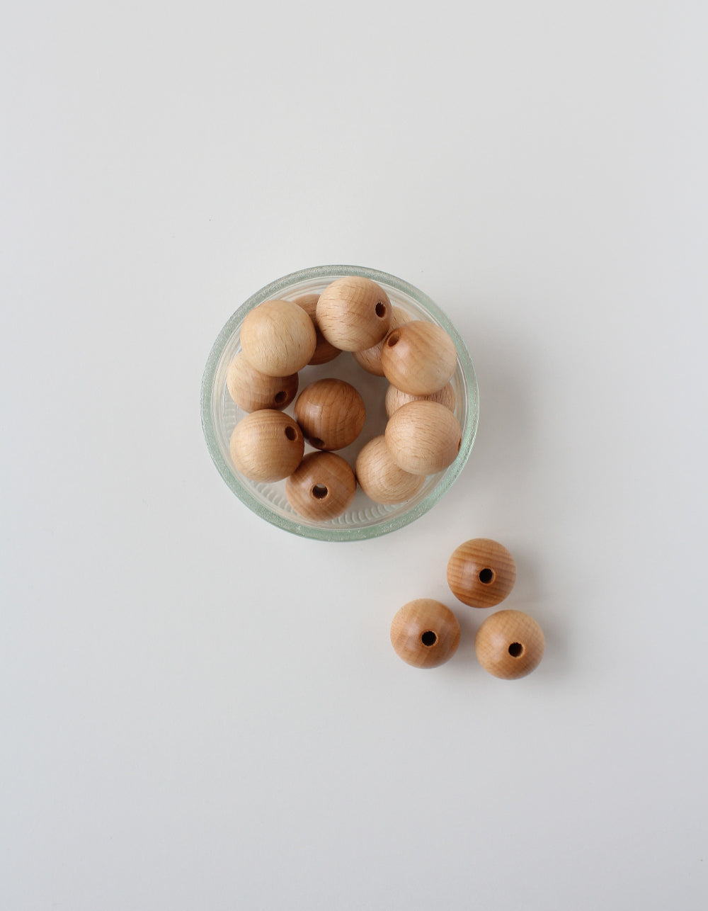 lakuoti mediniai karoliukai rankdarbiams 25 mm