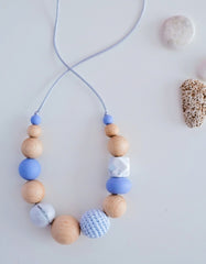 skirtingų tekstūrų žindymo karoliai mamoms modernūs mėlyni | silicone and wood breastfeeding necklace for women