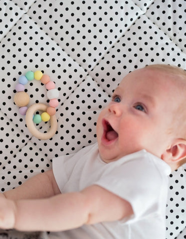 silikoninis kramtukas kūdikiui | silicone teething toy with wooden ring