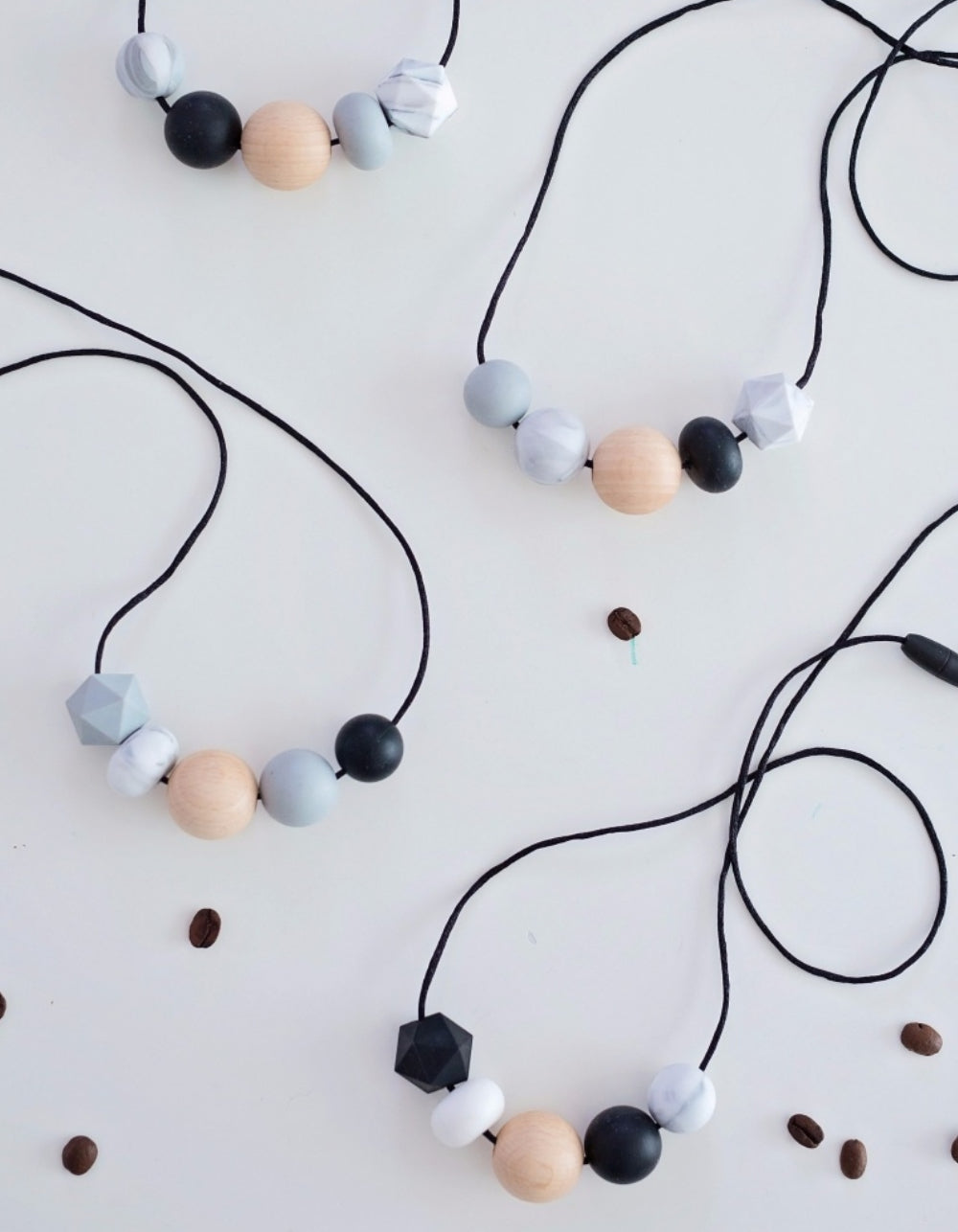 minimalistiniai žindymo karoliai mamai | silicone and wood breastfeeding necklace for women